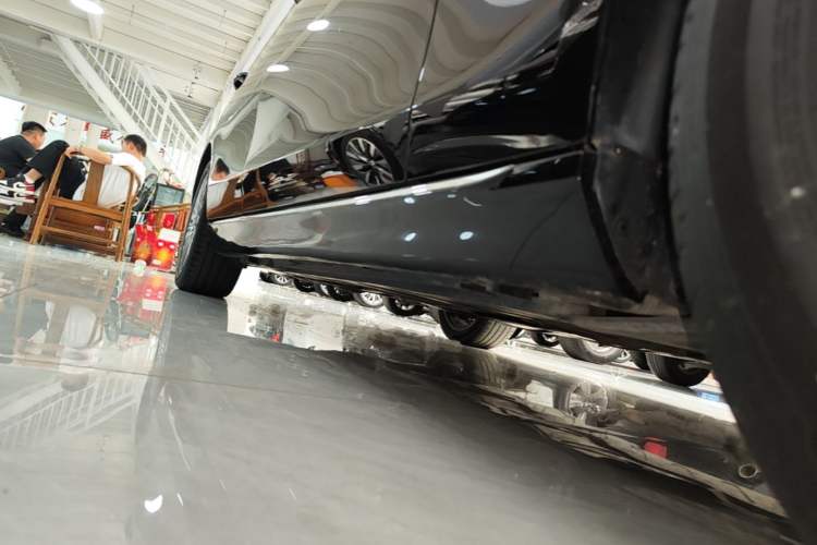 Used Mercedes-Benz E-Class 2023 Updated E 300 L Luxury Edition Right Side Sill