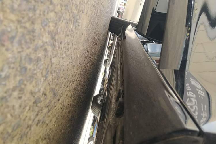 Used Mercedes-Benz E-Class 2023 E 300 L Stylish Model Right Side Sill