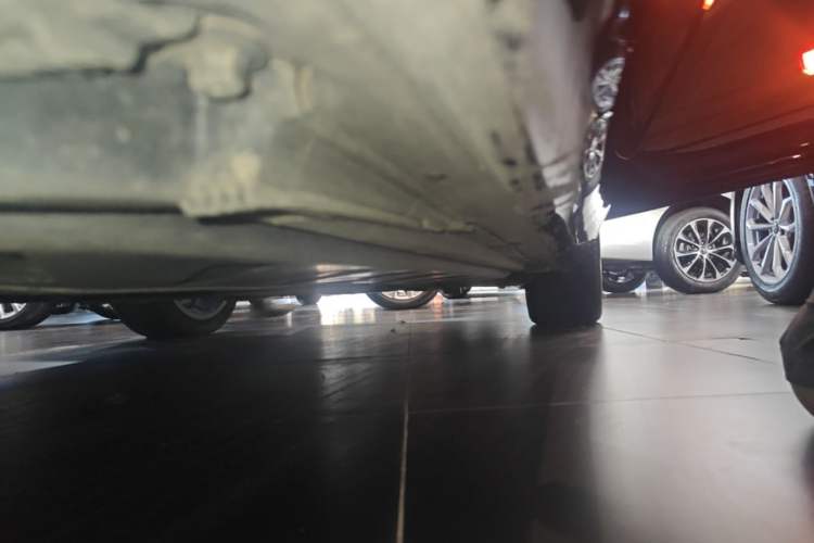 Used Mercedes-Benz E-Class 2023 Updated E 300 L Fashion Edition Right Side Sill