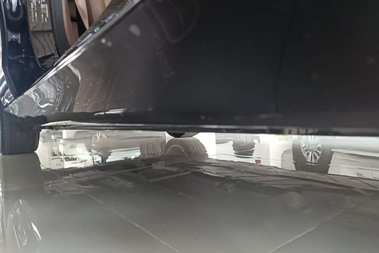 Used Mercedes-Benz E-Class 2023 Updated E 300 L Fashion Edition Right Side Sill