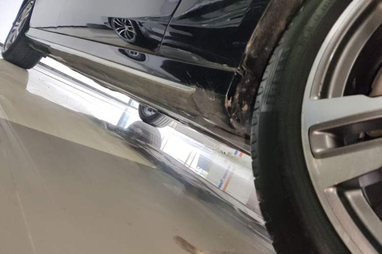 Used Mercedes-Benz E-Class 2023 Restyled E 260 L Sport Edition Right Side Sill