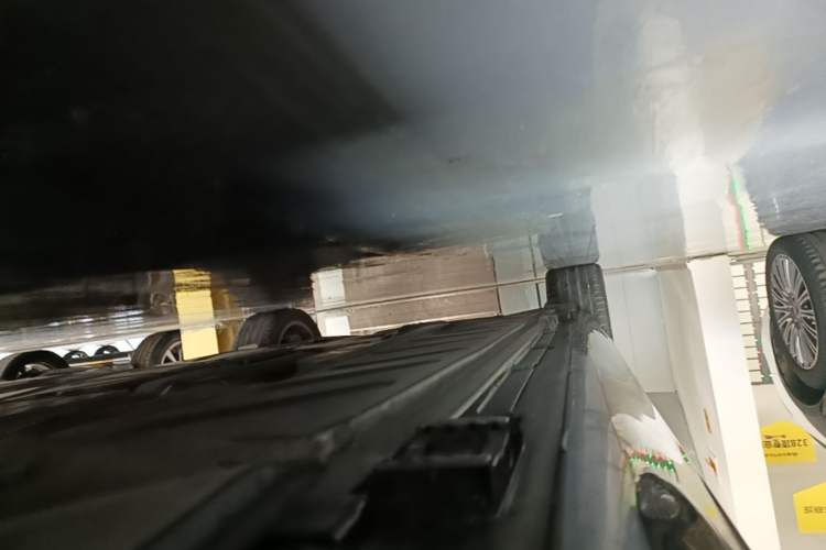 Used Mercedes-Benz E-Class 2023 Updated E 300 L Fashion Edition Right Side Sill