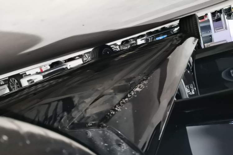 Used Mercedes-Benz E-Class 2023 Updated E 300 L Luxury Edition Right Side Sill