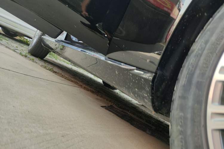 Used Mercedes-Benz E-Class 2023 E 300 L Stylish Model Right Side Sill