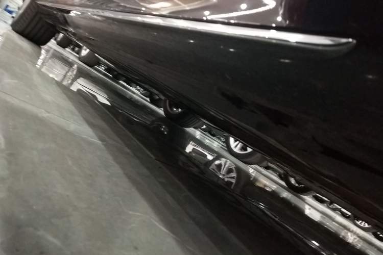 Used Mercedes-Benz E-Class 2023 Restyled E 300 L Sport Luxury Edition Right Side Sill