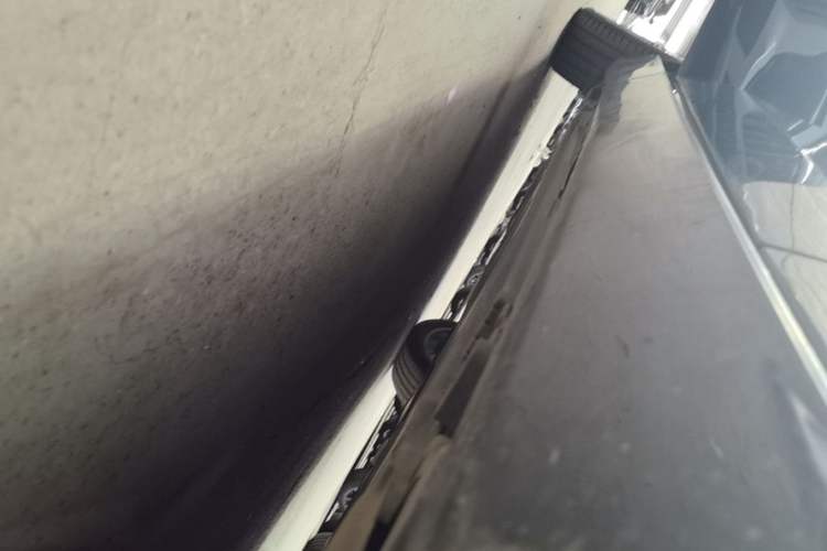 Used Mercedes-Benz E-Class 2023 Updated E 300 L Fashion Edition Right Side Sill