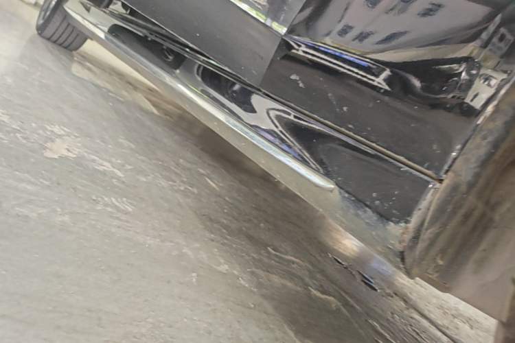Used Mercedes-Benz E-Class 2023 Restyled E 300 L Sport Luxury Edition Right Side Sill
