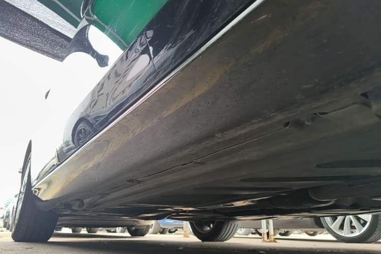 Used Mercedes-Benz E-Class 2023 E 300 L Luxury Model Right Side Sill