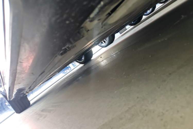 Used Mercedes-Benz E-Class 2023 Restyled E 300 L Sport Luxury Edition Right Side Sill