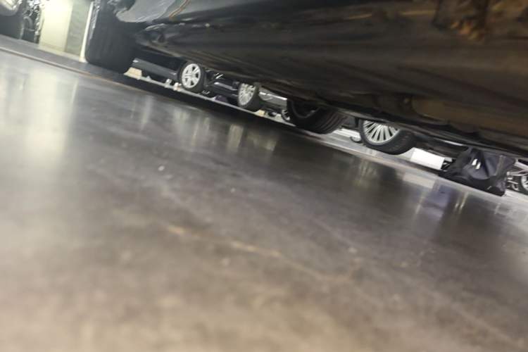 Used Mercedes-Benz E-Class 2023 Updated E 300 L Fashion Edition Right Side Sill
