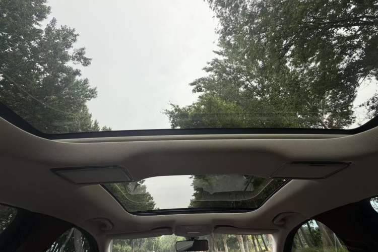 Used Mercedes-Benz E-Class 2023 E 300 L Stylish Model Roof