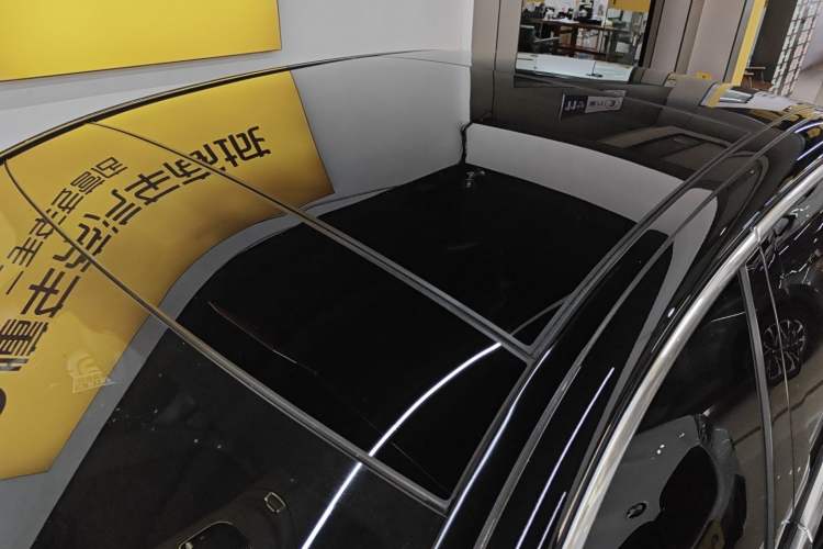 Used Mercedes-Benz E-Class 2023 E 300 L Stylish Model Roof