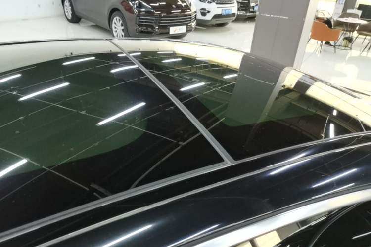 Used Mercedes-Benz E-Class 2023 E 260 L Roof