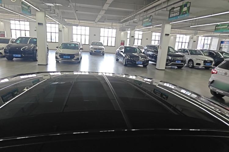 Used Mercedes-Benz E-Class 2023 E 260 L Roof