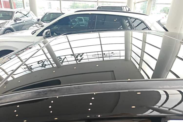 Used Mercedes-Benz E-Class 2023 Facelift E 260 L Roof
