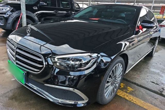 Ojetý Mercedes-Benz E-Class 2023 Updated E 300 L Luxury Edition