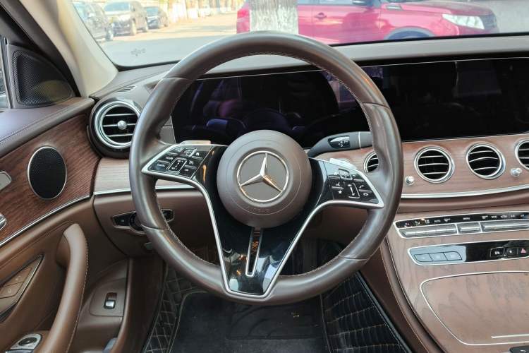 Used Mercedes-Benz E-Class 2023 Updated E 300 L Fashion Edition Steering Wheel
