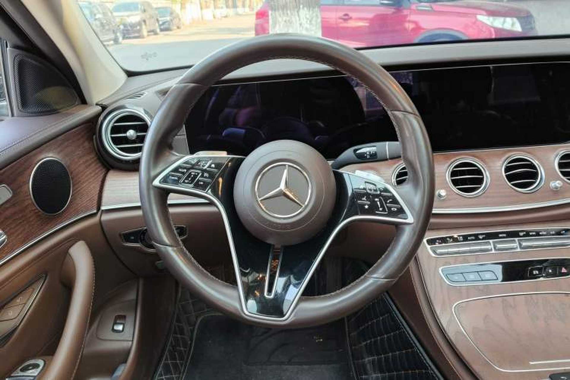 Used Mercedes-Benz E-Class 2023 Updated E 300 L Fashion Edition Steering Wheel