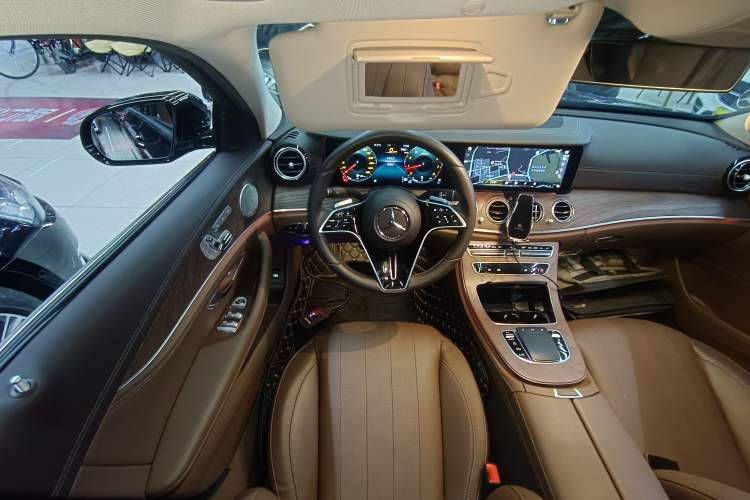 Used Mercedes-Benz E-Class 2023 Updated E 300 L Luxury Edition Steering Wheel