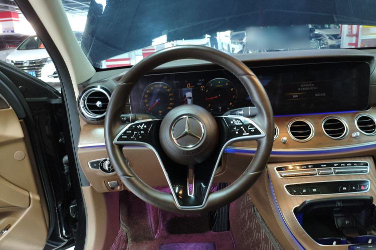 Used Mercedes-Benz E-Class 2023 Updated E 300 L Fashion Edition Steering Wheel