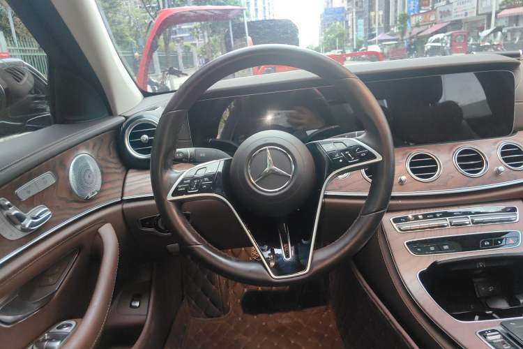 Used Mercedes-Benz E-Class 2023 Updated E 300 L Luxury Edition Steering Wheel