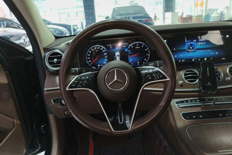 Used Mercedes-Benz E-Class 2023 Updated E 300 L Fashion Edition Steering Wheel