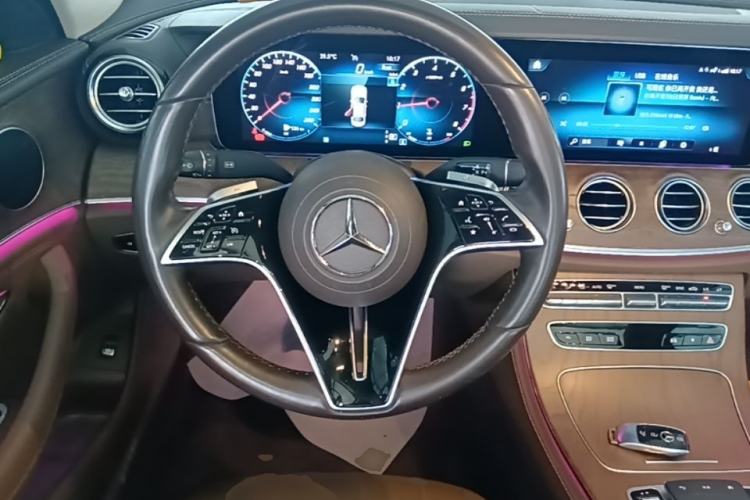 Used Mercedes-Benz E-Class 2023 Updated E 300 L Fashion Edition Steering Wheel