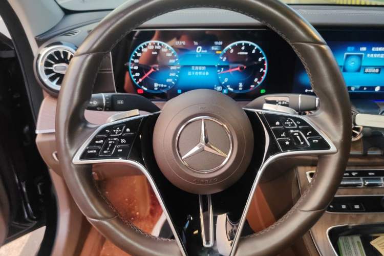Used Mercedes-Benz E-Class 2023 Updated E 300 L Fashion Edition Steering Wheel
