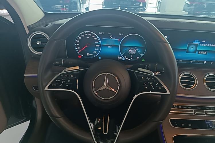 Used Mercedes-Benz E-Class 2023 Updated E 300 L Fashion Edition Steering Wheel