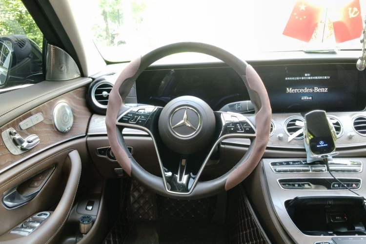 Used Mercedes-Benz E-Class 2023 Updated E 300 L Fashion Edition Steering Wheel