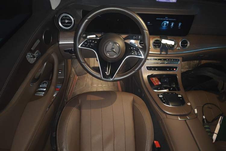 Used Mercedes-Benz E-Class 2023 Updated E 300 L Fashion Edition Steering Wheel
