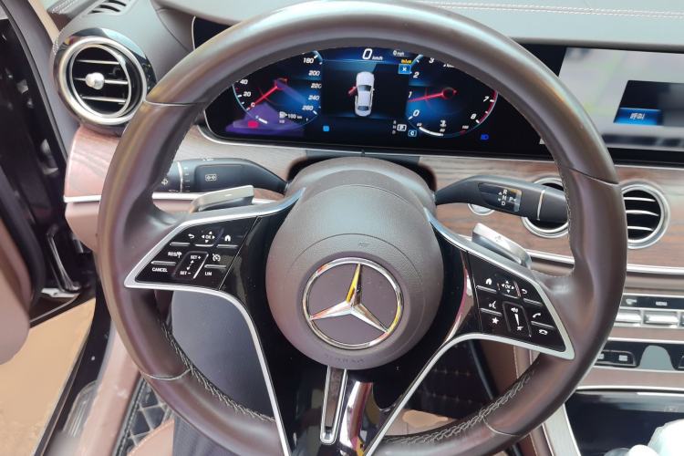 Used Mercedes-Benz E-Class 2023 Updated E 300 L Fashion Edition Steering Wheel