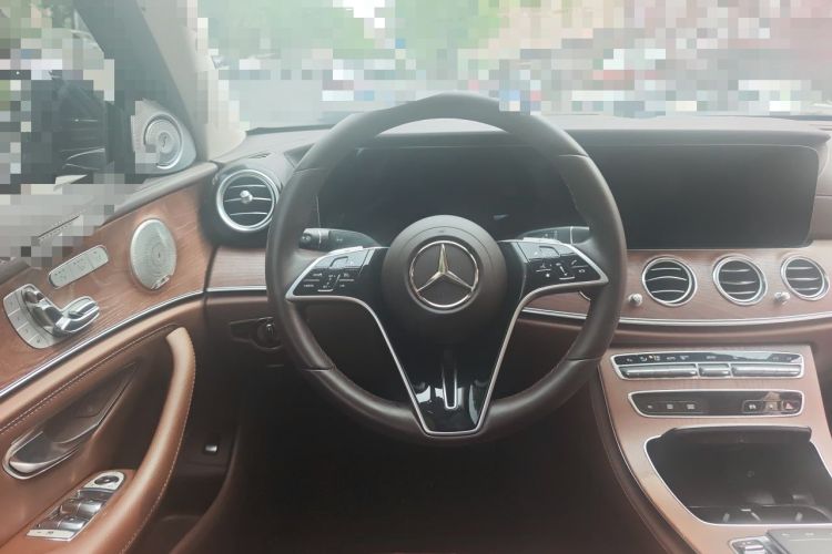 Used Mercedes-Benz E-Class 2023 Updated E 300 L Fashion Edition Steering Wheel