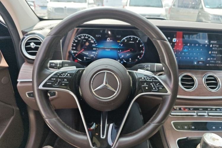 Used Mercedes-Benz E-Class 2023 Updated E 300 L Fashion Edition Steering Wheel