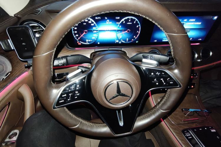 Used Mercedes-Benz E-Class 2023 E 300 L Luxury Model Steering Wheel