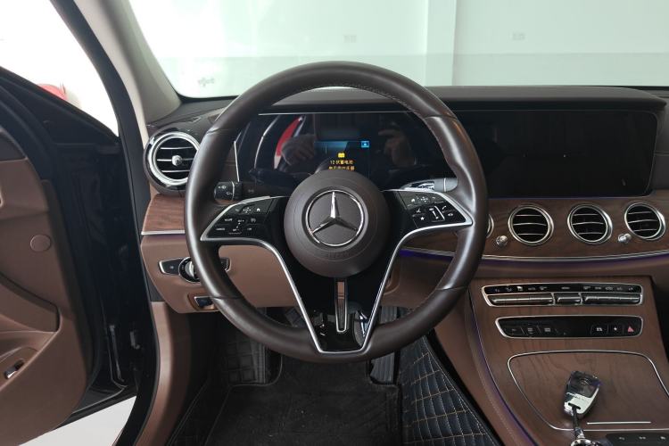 Used Mercedes-Benz E-Class 2023 Updated E 300 L Luxury Edition Steering Wheel