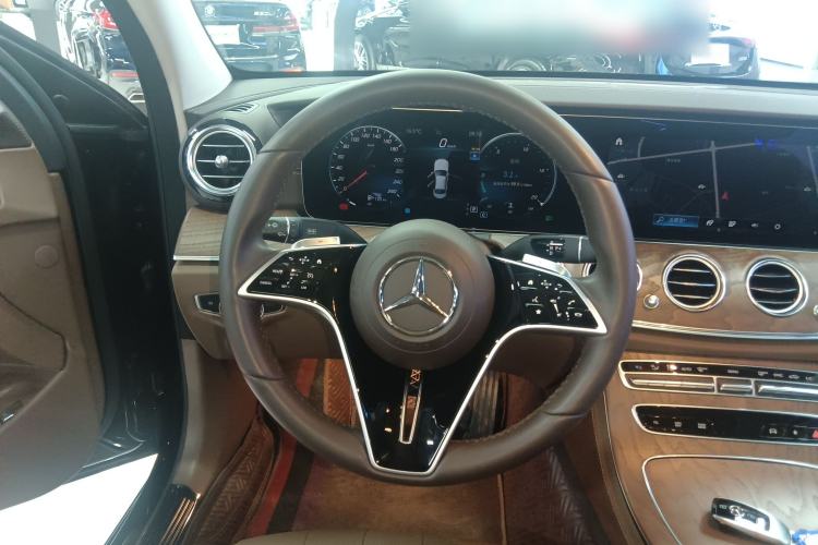 Used Mercedes-Benz E-Class 2023 Updated E 300 L Fashion Edition Steering Wheel