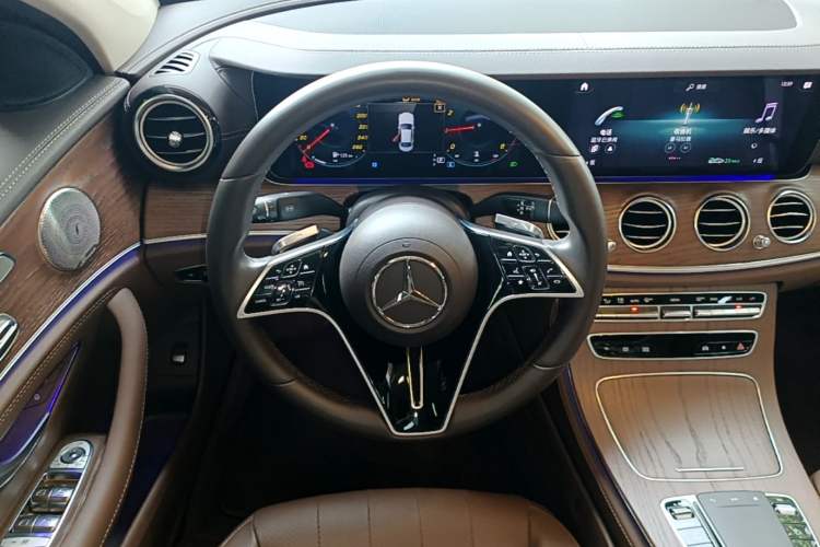 Used Mercedes-Benz E-Class 2023 Updated E 300 L Fashion Edition Steering Wheel