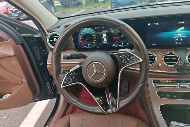 Used Mercedes-Benz E-Class 2023 Updated E 300 L Luxury Edition Steering Wheel