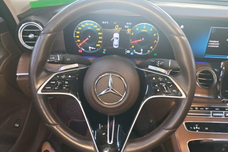 Used Mercedes-Benz E-Class 2023 Updated E 300 L Fashion Edition Steering Wheel