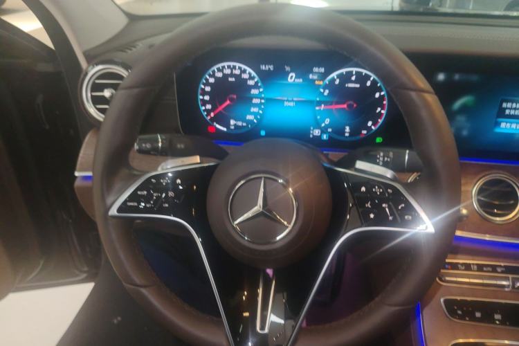 Used Mercedes-Benz E-Class 2023 Updated E 300 L Fashion Edition Steering Wheel