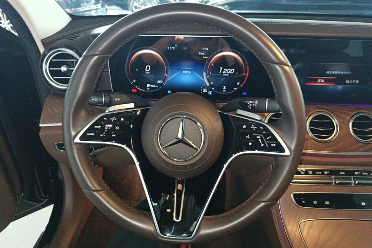 Used Mercedes-Benz E-Class 2023 Updated E 300 L Fashion Edition Steering Wheel