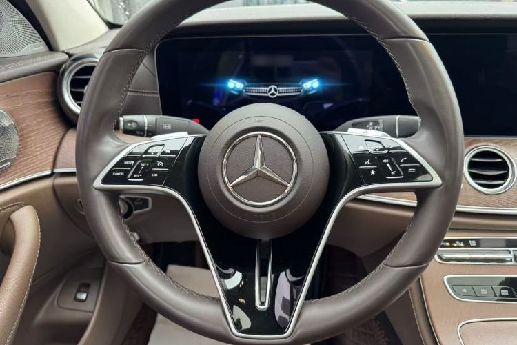 Used Mercedes-Benz E-Class 2023 Updated E 300 L Fashion Edition Steering Wheel