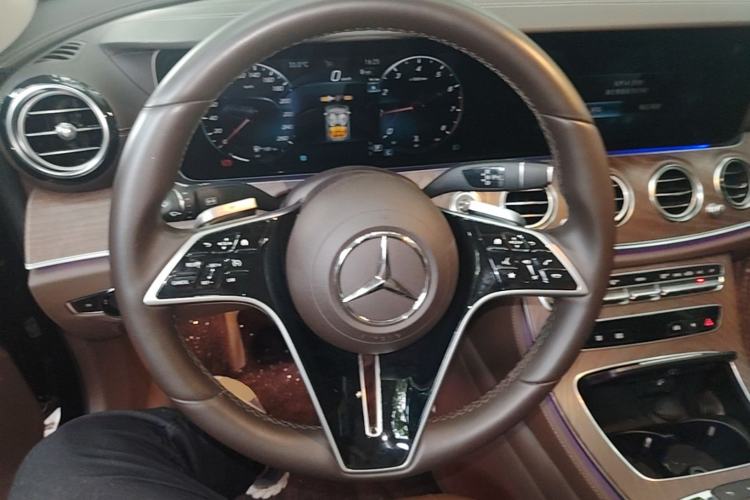 Used Mercedes-Benz E-Class 2023 Updated E 300 L Luxury Edition Steering Wheel