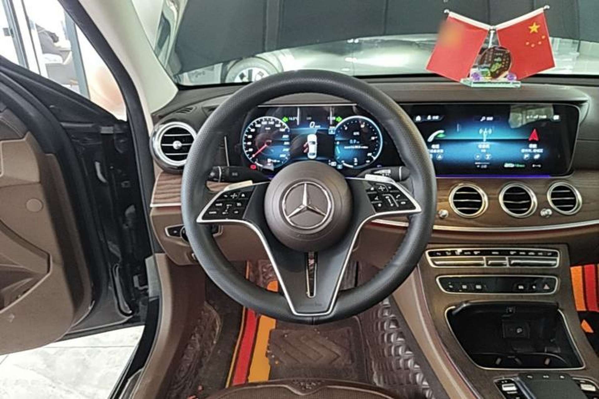 Used Mercedes-Benz E-Class 2023 Updated E 300 L Fashion Edition Steering Wheel