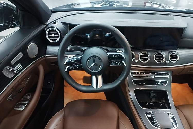 Used Mercedes-Benz E-Class 2023 Restyled E 300 L Sport Luxury Edition Steering Wheel