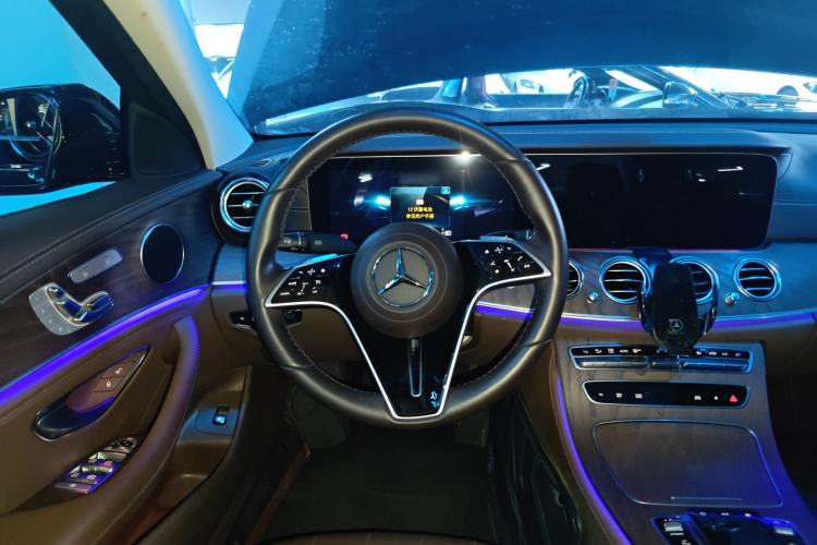 Used Mercedes-Benz E-Class 2023 Updated E 300 L Fashion Edition Steering Wheel