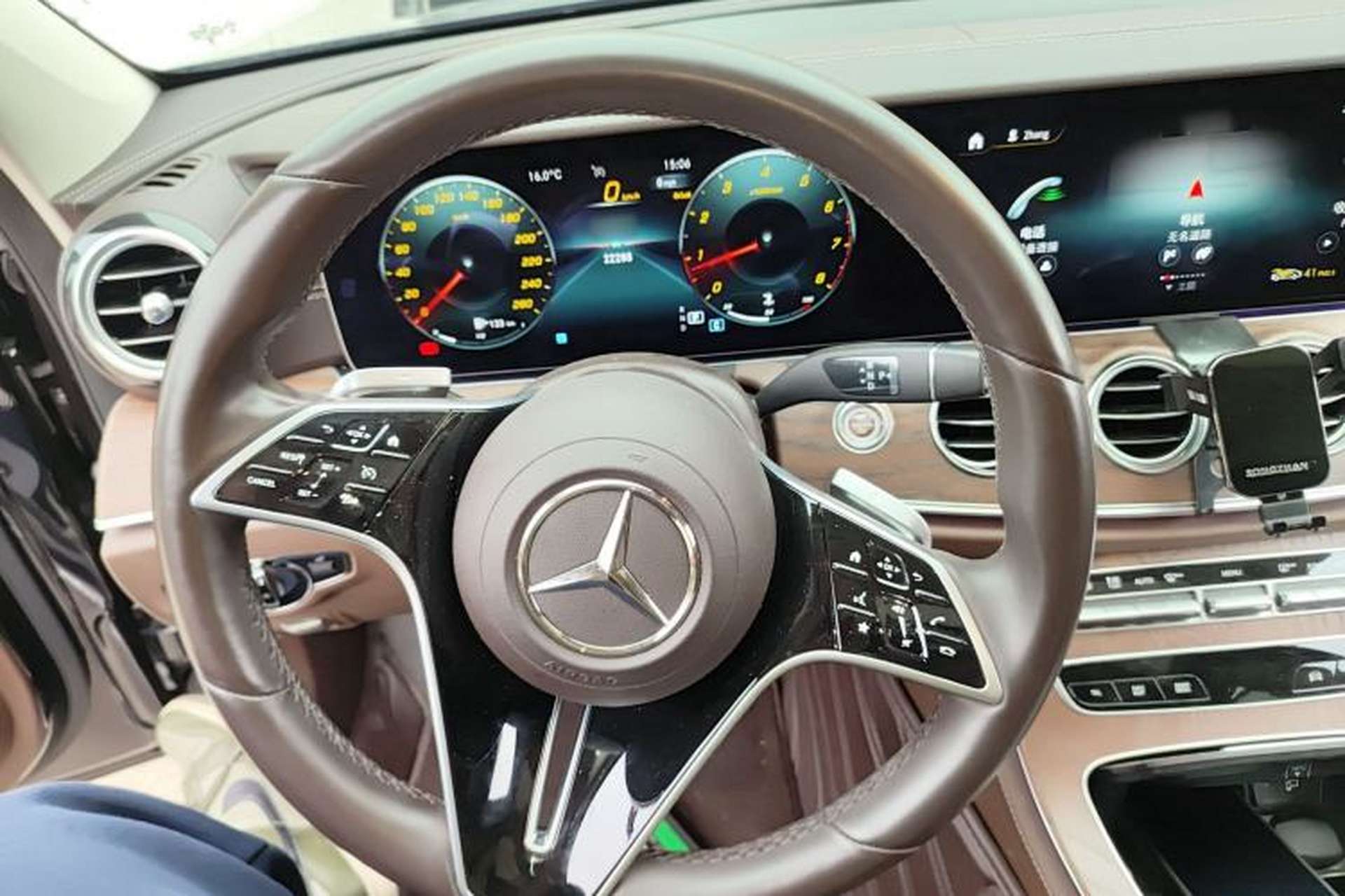 Used Mercedes-Benz E-Class 2023 Updated E 300 L Luxury Edition Steering Wheel