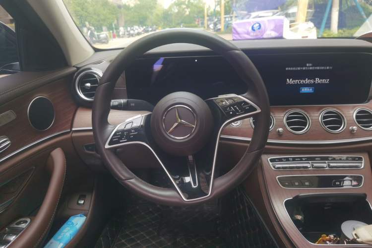 Used Mercedes-Benz E-Class 2023 Restyled E 300 L Sporty and Stylish Edition Steering Wheel