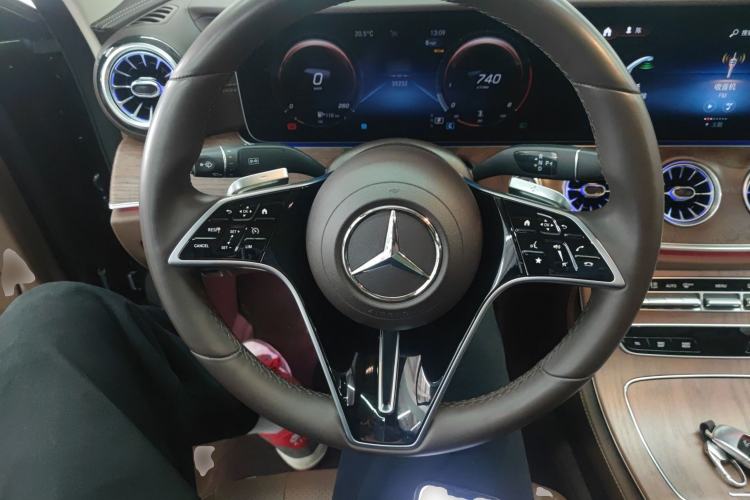 Used Mercedes-Benz E-Class 2023 Updated E 300 L Luxury Edition Steering Wheel
